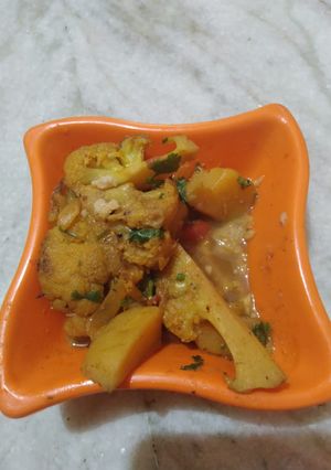 A picture of Aloo gobhi.