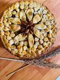 Tarta de manzana con nueces y pasas