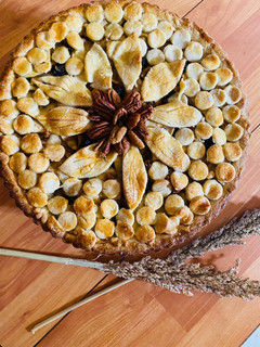 Una foto de Tarta de manzana con nueces y pasas