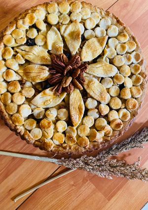 Una foto de Tarta de manzana con nueces y pasas
