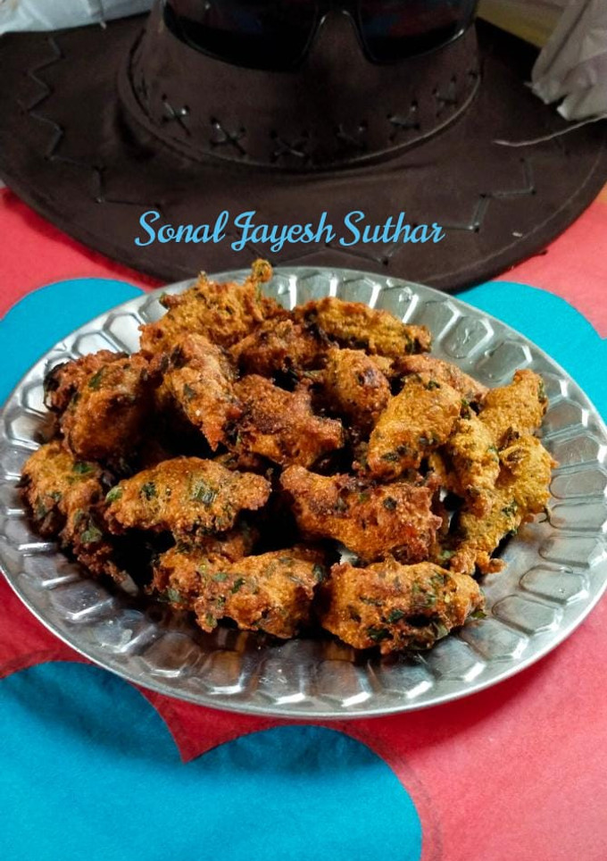 મેથી ના મુઠિયાં (Methi Muthia Recipe In Gujarati) રેસીપી મુખ્ય ફોટો