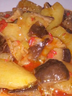 Una foto de Setas de cardo con patatas