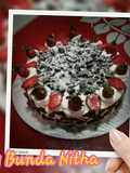 Black forest toping stroberi coklat