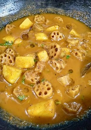 A picture of Lotus stem curry.