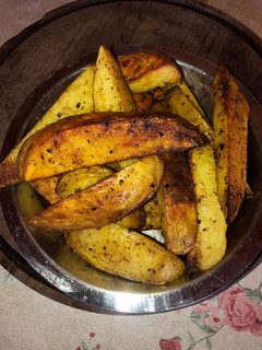 Una foto de Papas cuña con especias y curry 👌