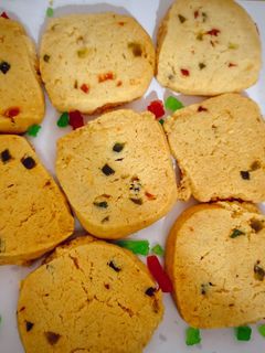 टूटी फ्रूटी कुकीज (tutti frutti cookies recipe in HIndi) रेसिपी मुख्य फोटो
