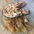 Rodajas de salmón rosado en essen acompañadas con cebollas caramelizadas de Cristinarecetas 🐋!!