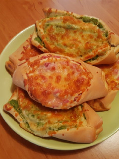 Sonkás és brokkolis csónakok recept fotója