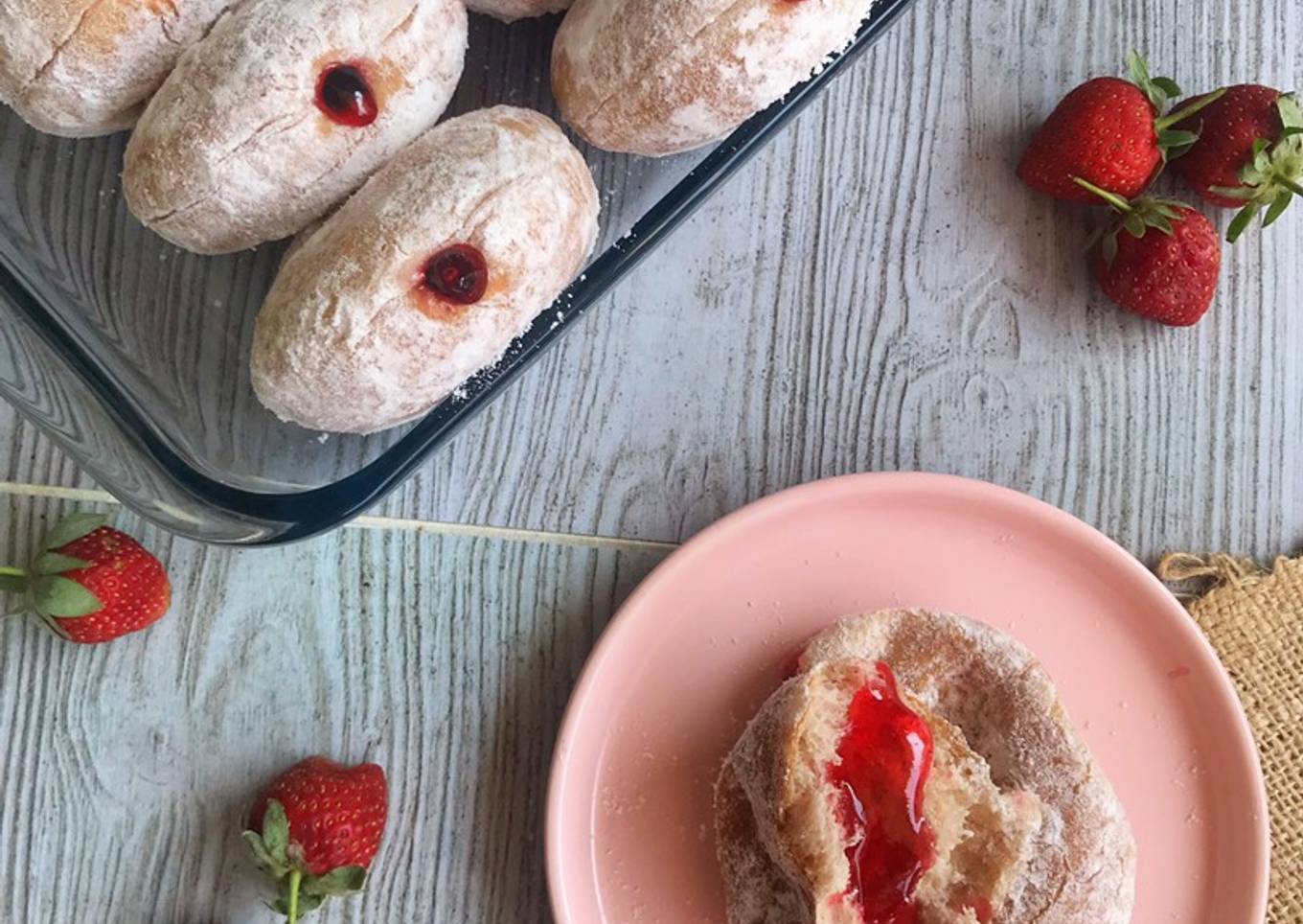 Strawberry Bomboloni Donuts