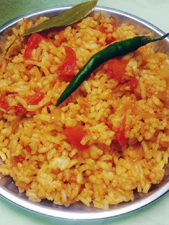 स्पाइसी एंड टोमेटो फ्राई राइस (Spicy and tomato fry rice recipe in hindi) रेसिपी मुख्य फोटो