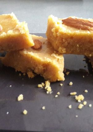 A picture of Besan chikki.