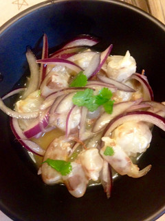 Una foto de Ceviche de langostinos