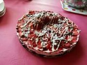 Una foto de tarta oreo y fresas