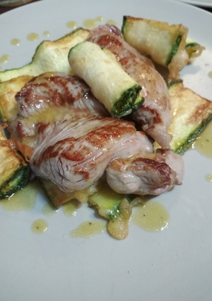 Una foto de Solomillo falso de ternera con tempura de calabacín y vinagreta