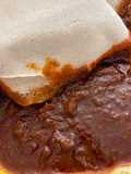 Ensopado de cordeiro com molho picante e injera