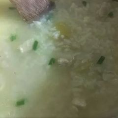 A picture of Arroz Caldo (Chicken Rice Porridge).