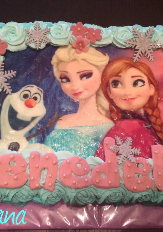 Una foto de Tarta de cumpleaños sin huevos de frozen