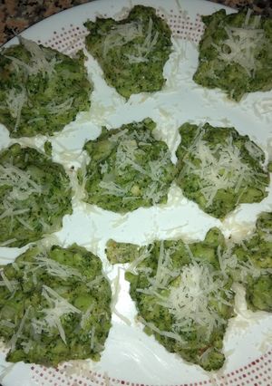 Una foto de Pastelitos de brócoli
