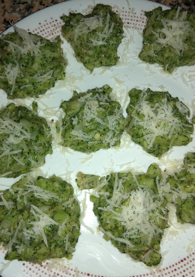 Una foto de Pastelitos de brócoli
