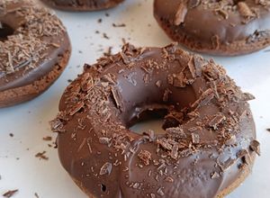 Una foto de Donuts de chocolate "sanotes"