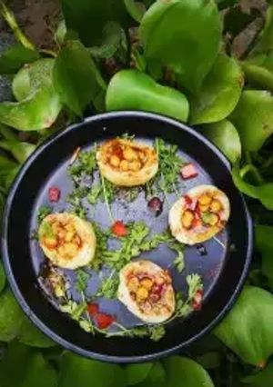 A picture of Aloo Kuyyan.