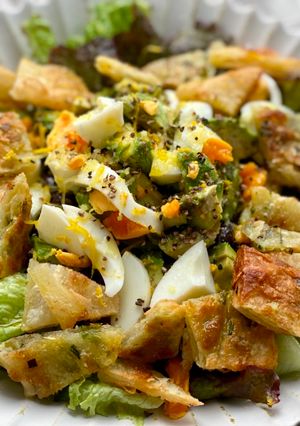 A picture of Salad with Leftover Flat Bread.