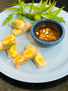 Hình của món Bánh Tráng Trứng Cút Lòng Đào.