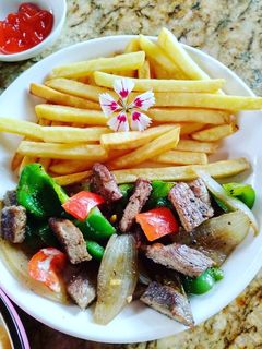 Hình của món Bò lúc lắc và khoai tây chiên.