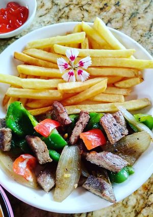Hình của món Bò lúc lắc và khoai tây chiên.