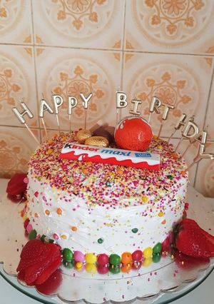 Une photo de Rainbow cake aux oeufs de paques