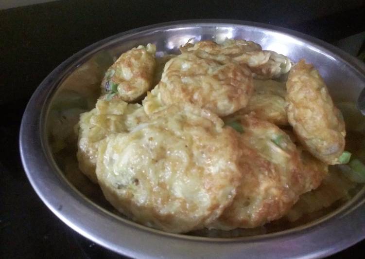 Noodle and vegetable omlete