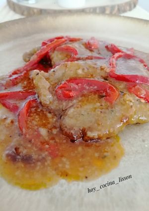 Una foto de Escalopines en salsa de Pedro Ximénez con pimientos del piquillo