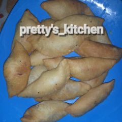 A picture of Soyayyen meatpie.