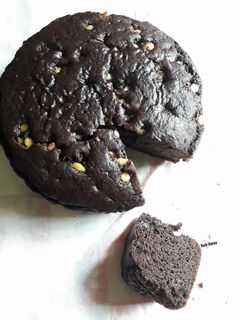 अंडा रहित चॉकलेट केक (Eggless Chocolate Cake recipe in Hindi) रेसिपी मुख्य फोटो