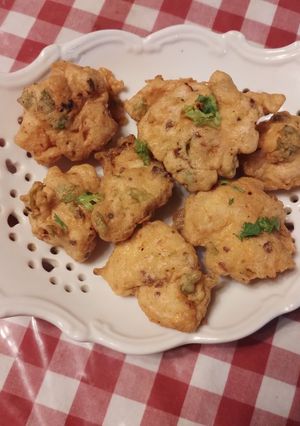 A picture of Chicken pakoras.