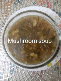 मशरुम सूप(mushroom soup recipe in hindi) रेसिपी मुख्य फोटो