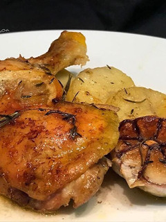 Una foto de Muslos de pollo al horno