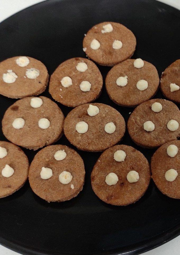 பட்டர் சாக்கோ சிப்ஸ் குக்கீஸ் (Butter choco chips cookies recipe in tamil) செய்முறை முக்கிய புகைப்படம்