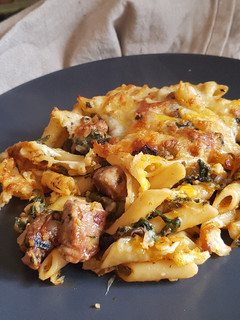 Una foto de Pasta gratinada con carne, acelgas y coliflor