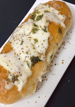 A picture of GARLIC, HERB AND CHEESE BUN.