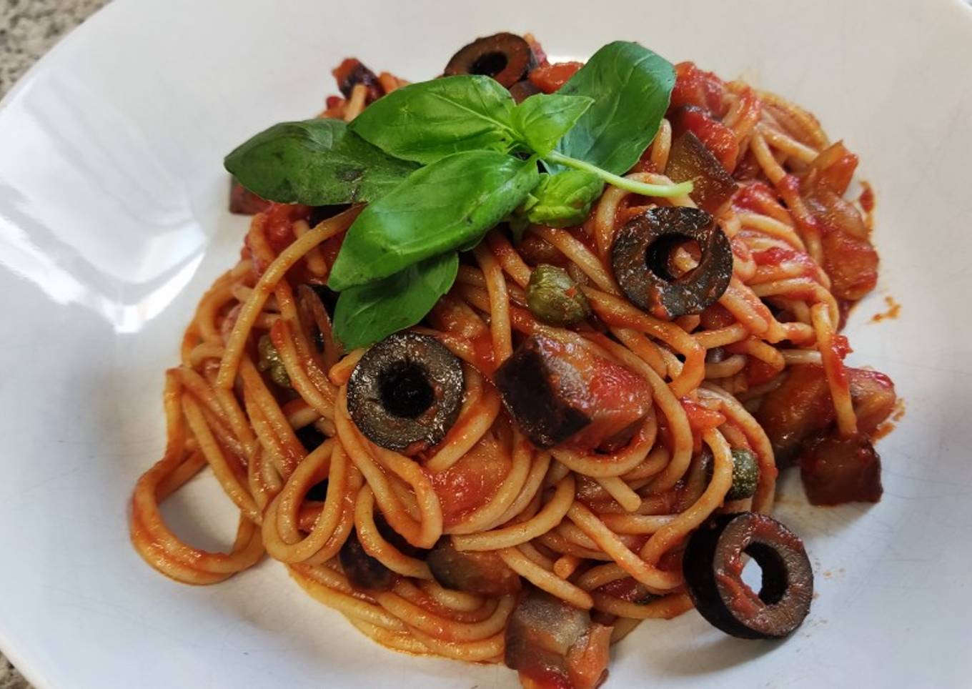 Espaguetis a la norma (con berenjenas)