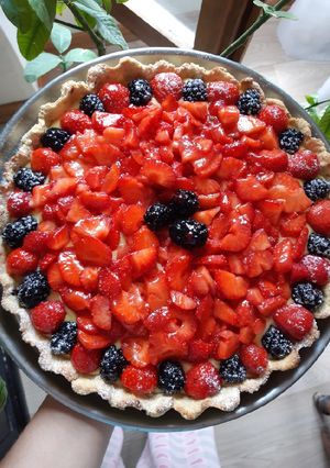 Une photo de Tarte aux fraises et aux mûres