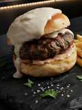 تشيز برغر غرقان بصلصة الجبن🍔Cheese burger