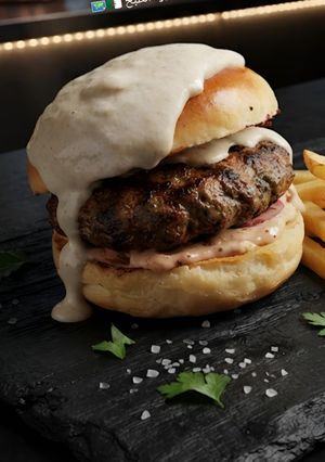 صورة لوصفة تشيز برغر غرقان بصلصة الجبن🍔Cheese burger