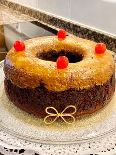 Una foto de Pastel de chocolate con leche condensada asada (Cake with roasted condensed milk)