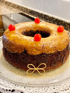 Una foto de Pastel de chocolate con leche condensada asada (Cake with roasted condensed milk)
