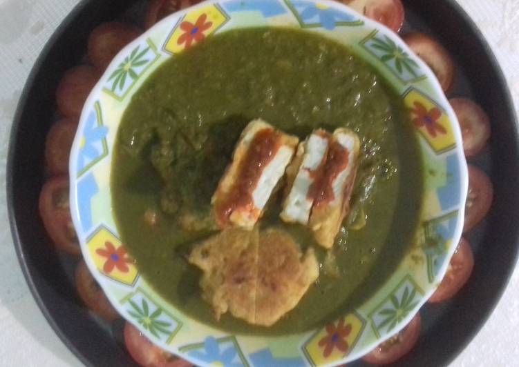 Paneer sandwich in spinach gravy