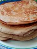 Pancakes din aluat de bezele cu capşuni