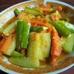 A picture of Sayur acar kuning.