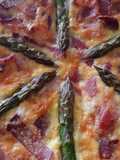 Torta salata di speck, caprino e asparagi